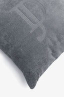 Cuscino medium con ricamo grande grigio-Dan John