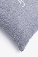 Cuscino medium con ricamo piccolo grigio-Dan John