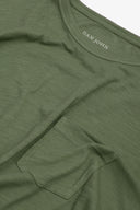T-shirt girocollo con taschino verde-Dan John
