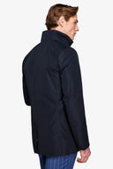 Trench con pettorina blu-Dan John